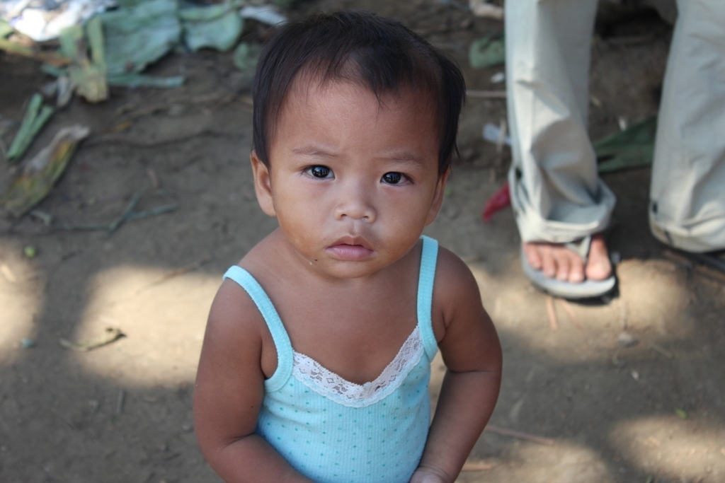 Emergency Food Packs for Typhoon Haiyan Survivors