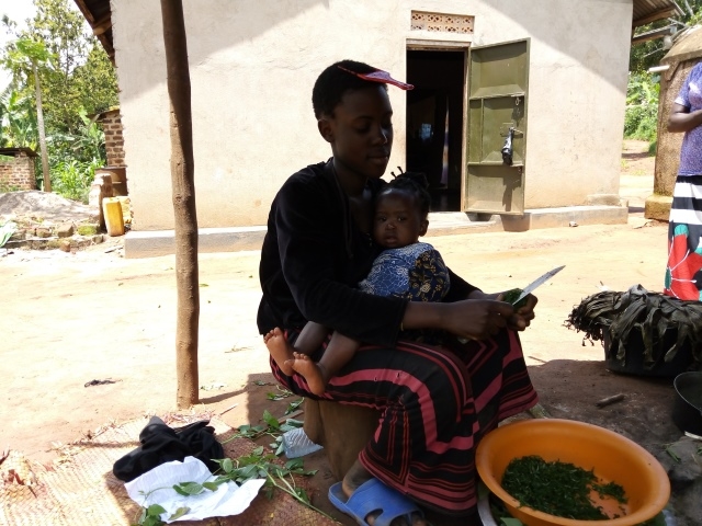 BRINGING A SMILE TO A TEENAGE MUM  THIS CHRISTMAS