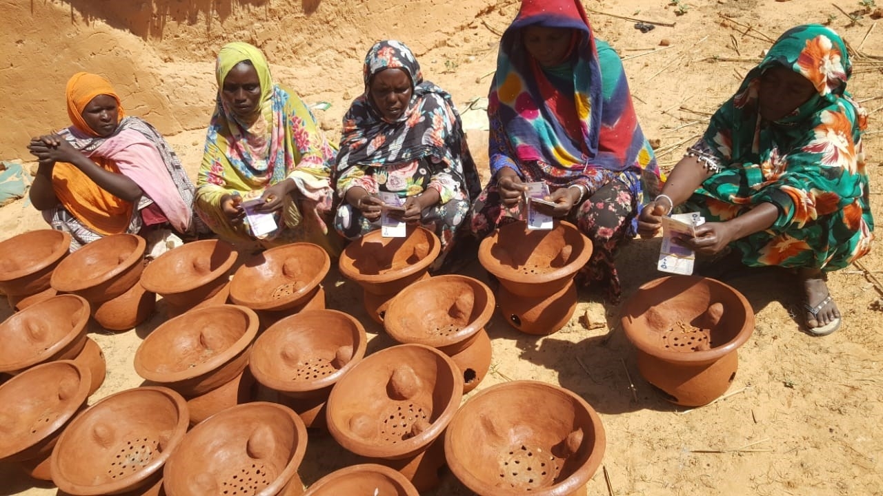 0 Safe Stoves for Darfur Refugee Mothers