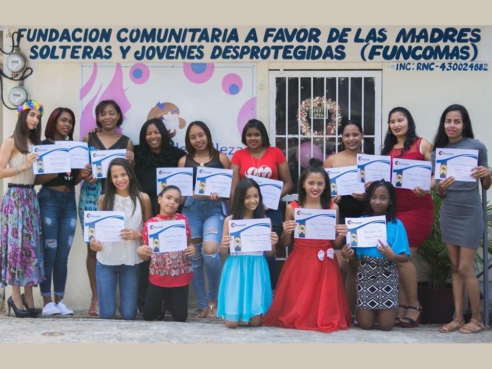 Help train hundreds of single mothers in DR