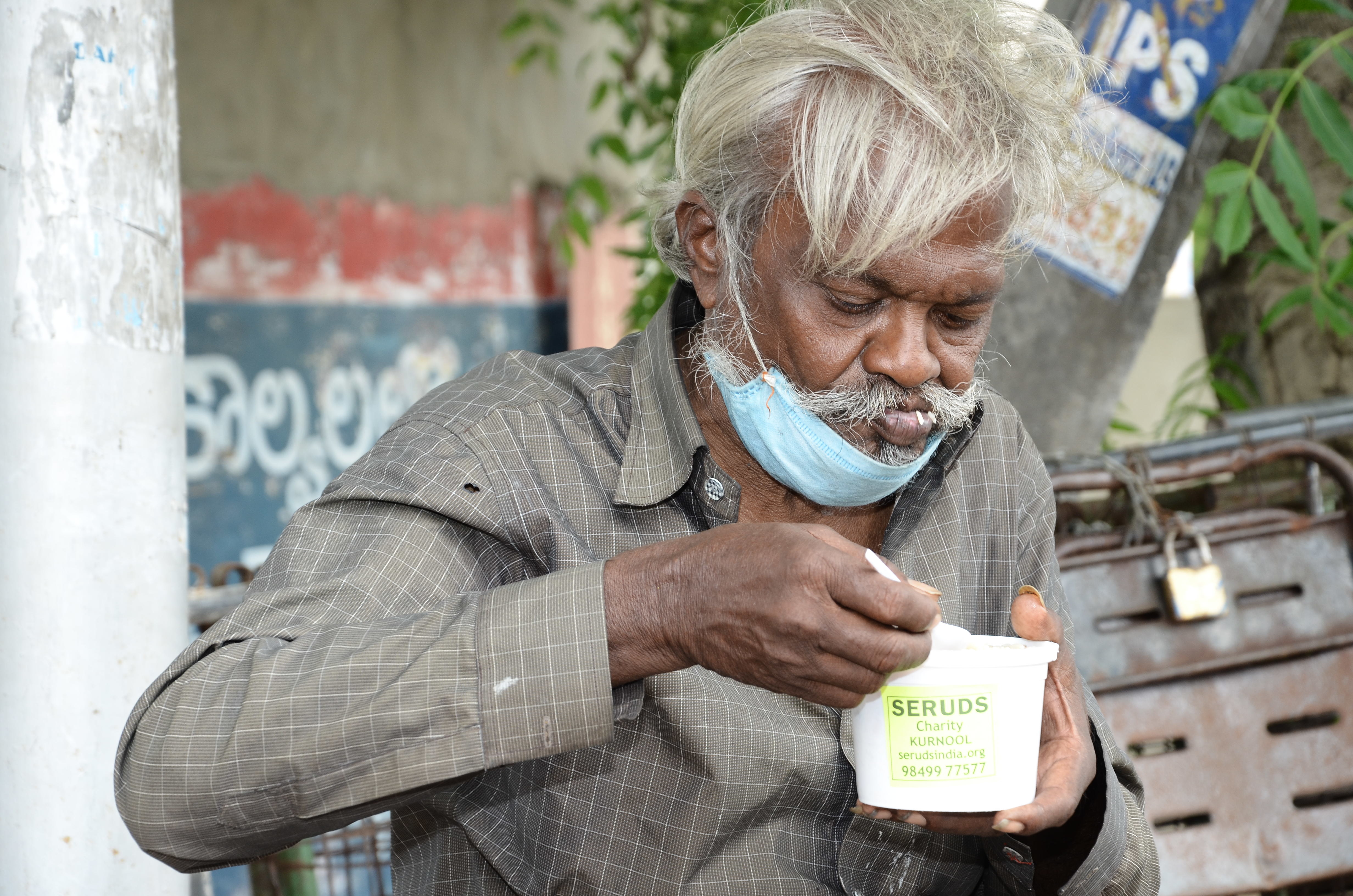 Feed the Hungry Homeless People in India