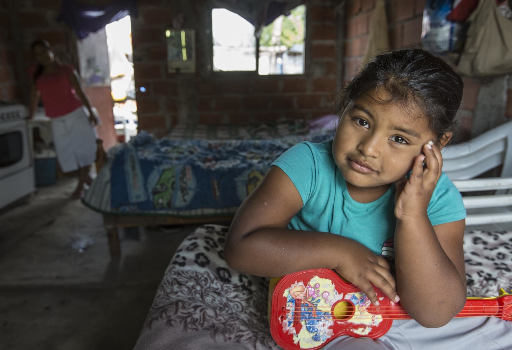 Provide food kits for 300 families in Argentina