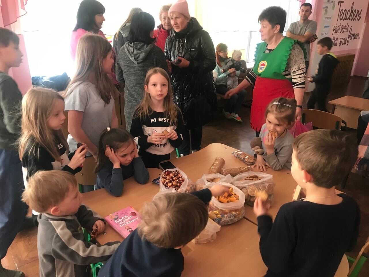 Help to refugees  (mother + children) in Ukraine