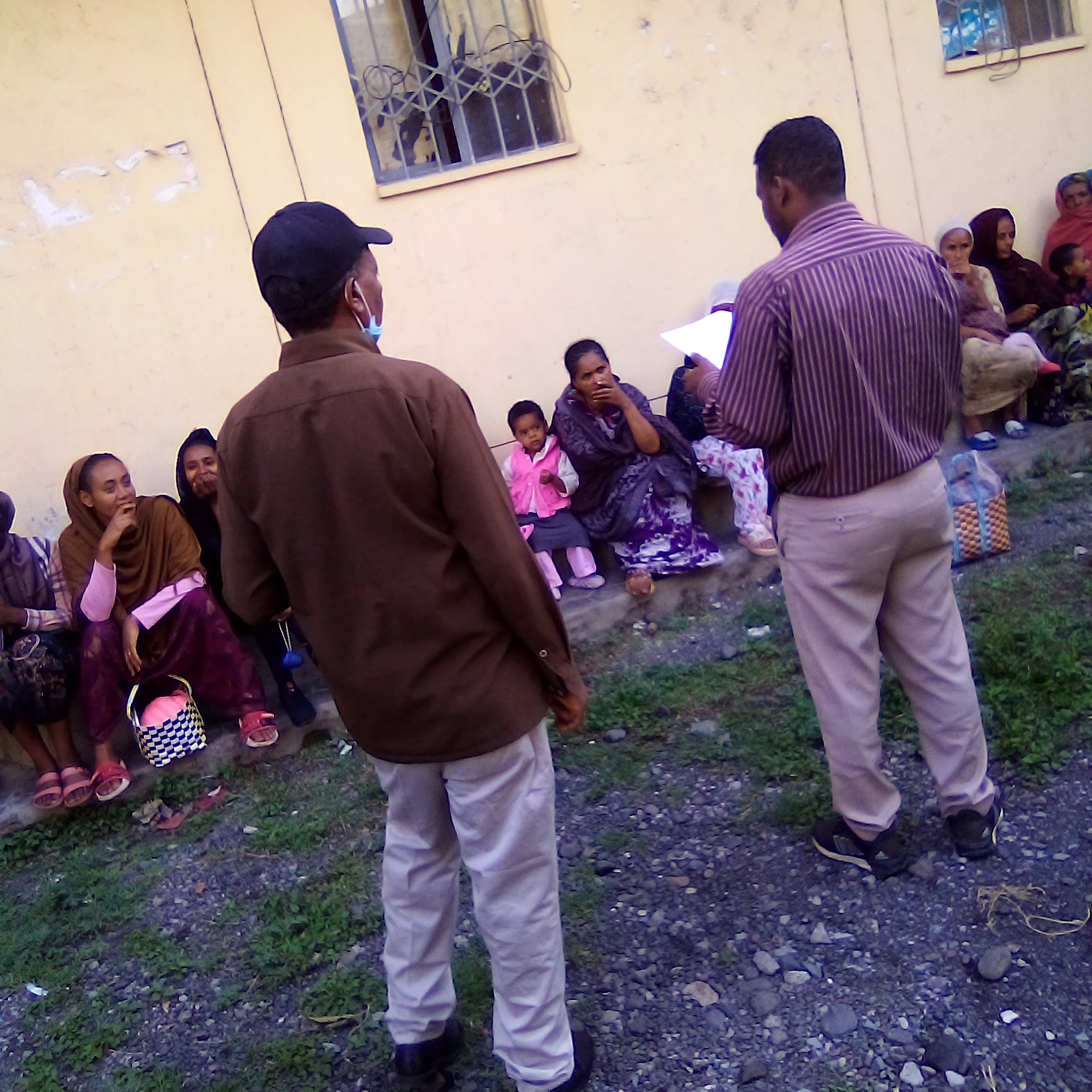 Rescue 100 families displaced in Amhara, Ethiopia.