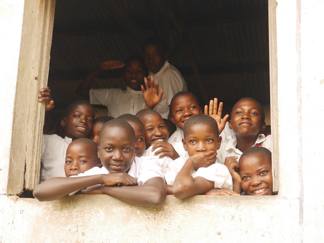 PORRIDGE AND DESKS FOR PRIMARY SCHOOL PUPILS