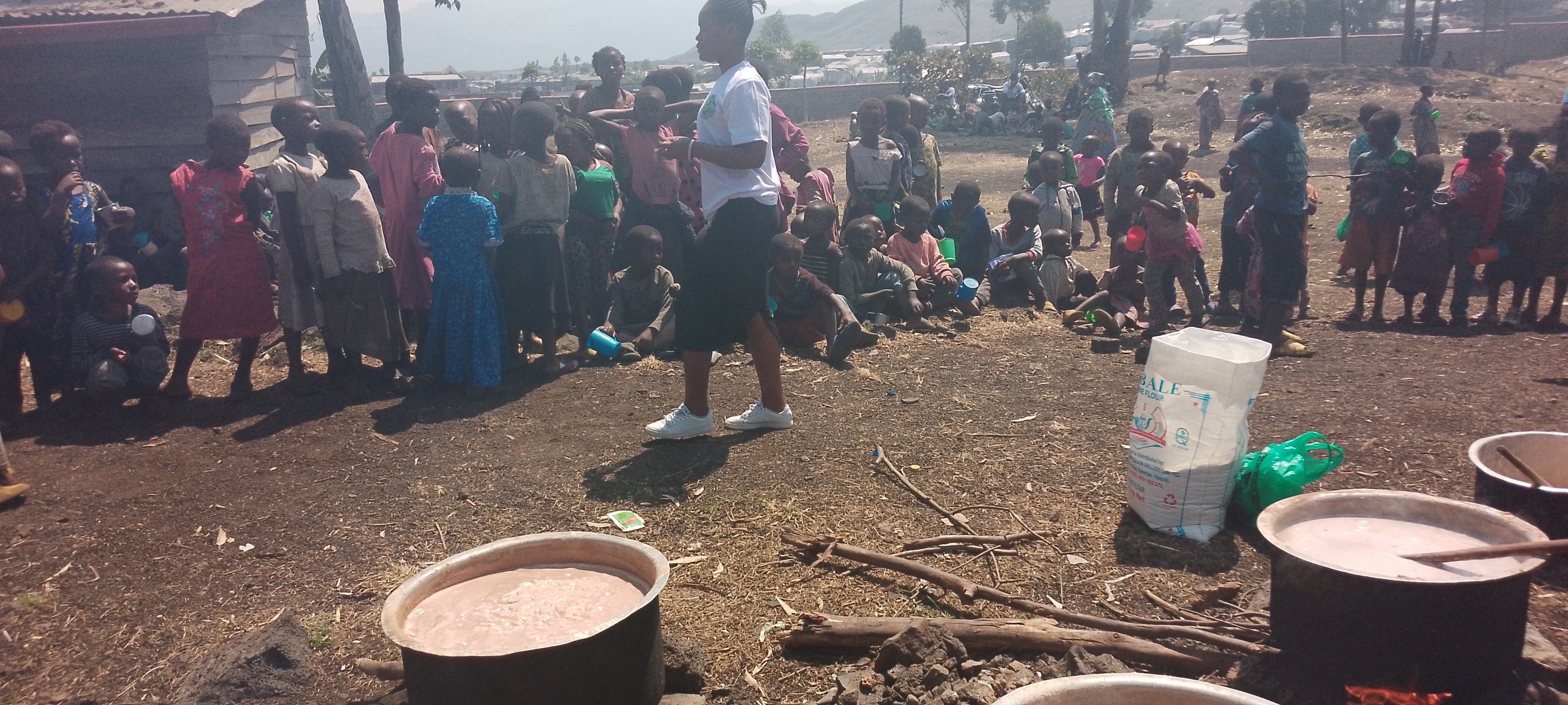 Porridge to IDP malnourrished children in East RDC