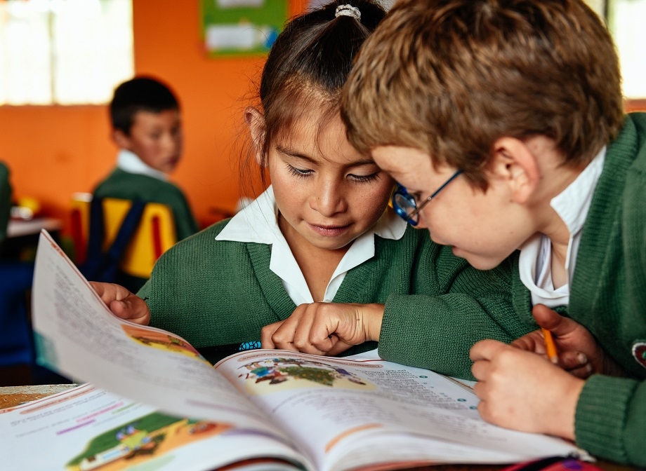 Self-learning guides for Colombian rural schools