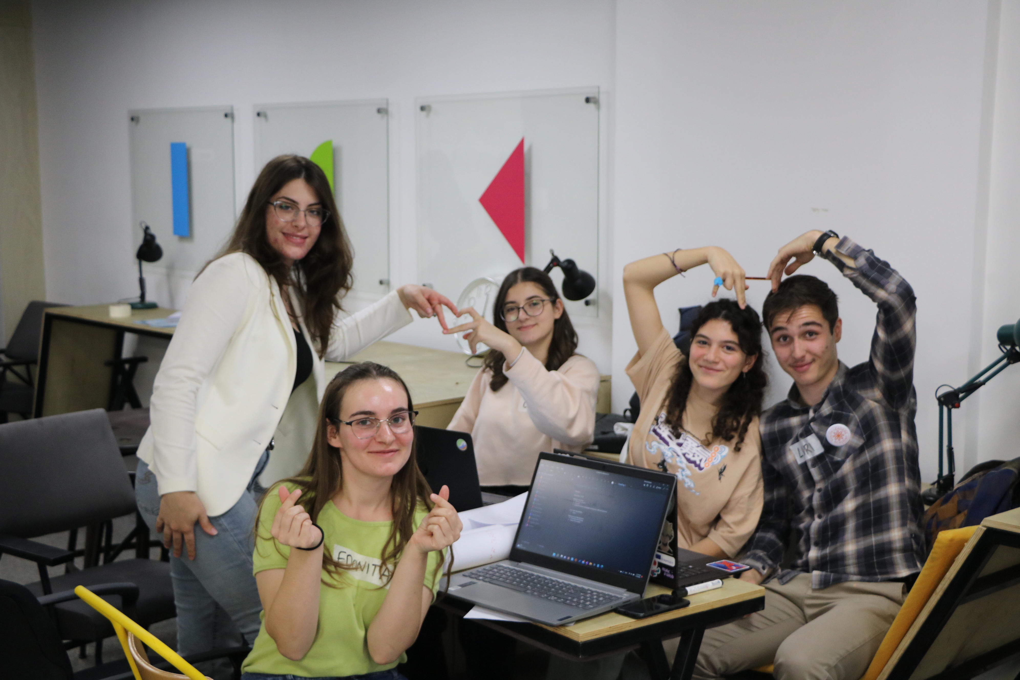 "Lulezojne" Scholarships for Kosovo Youth