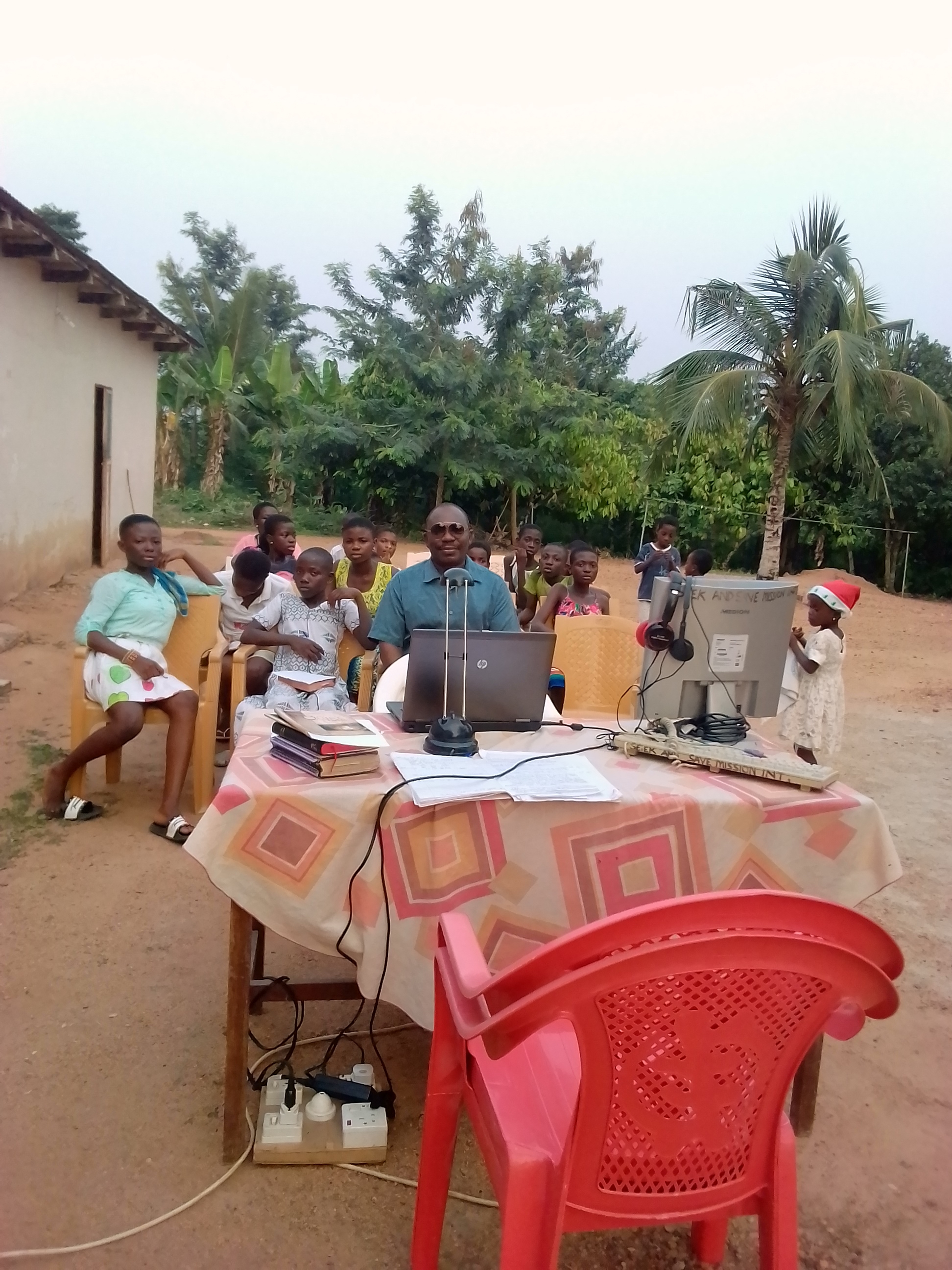 SUPPORT COMPUTER CENTER,ENGLISH AND FRENCH FOR ALL
