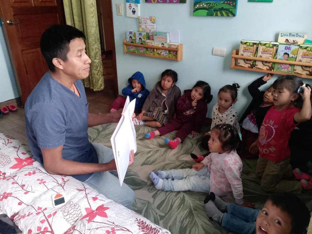 Combat illiteracy in Guatemala