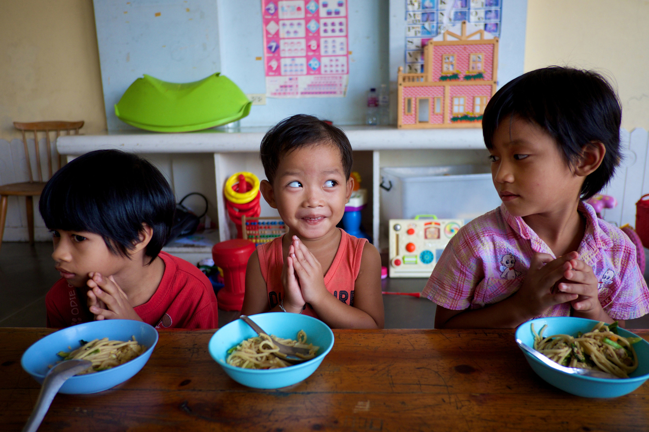 Repair 17 Dangerous Slum Schools (1,000 students)