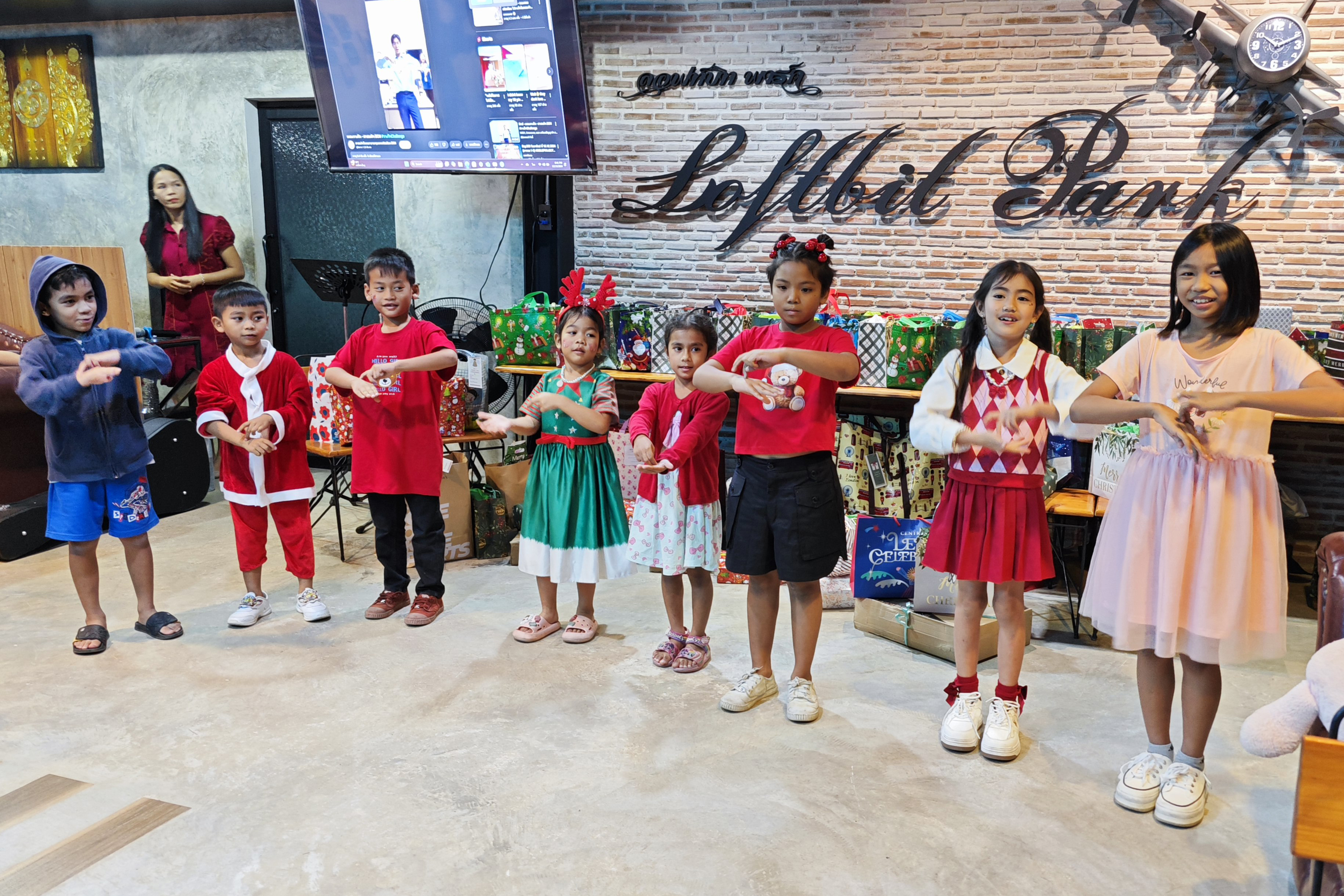 Give Joy and Hope this Christmas Season