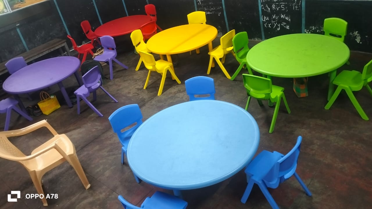 HELLO - WE NEED TABLE CHAIR  WITH SMART BOARD