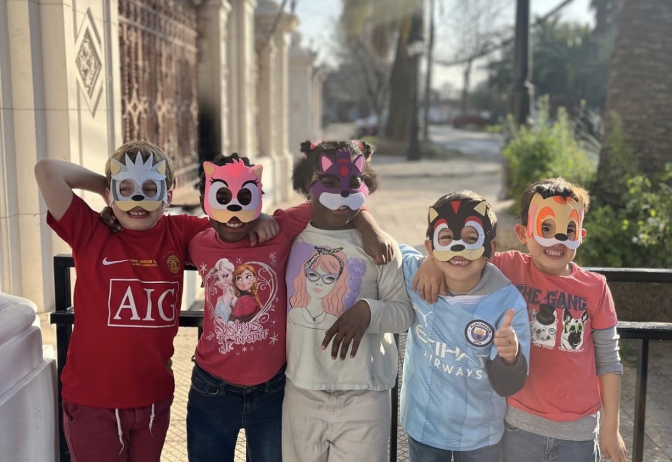 Help vulnerable children, live with a family again