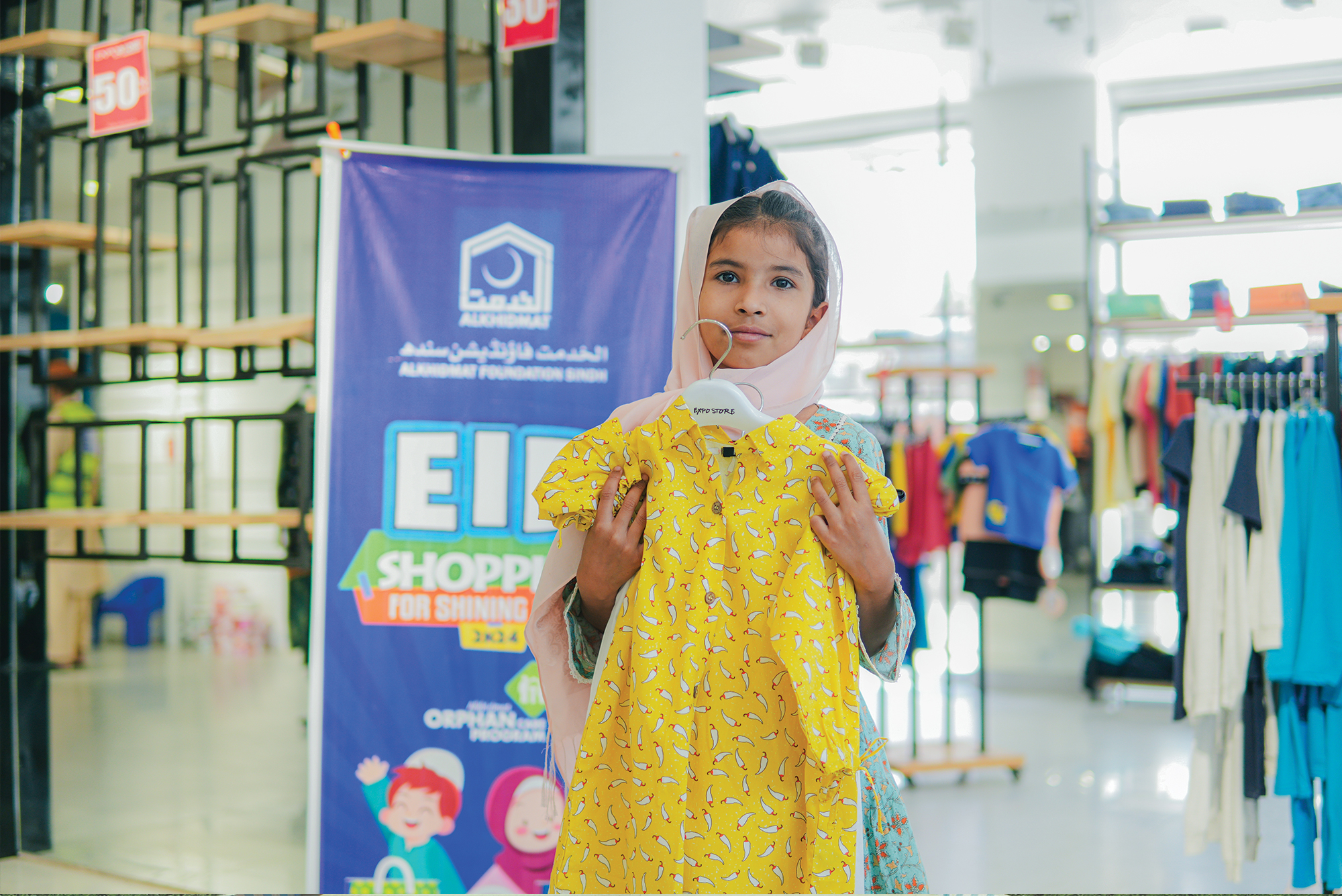 Supporting Eid Gifts For 1,000 Orphans in Pakistan