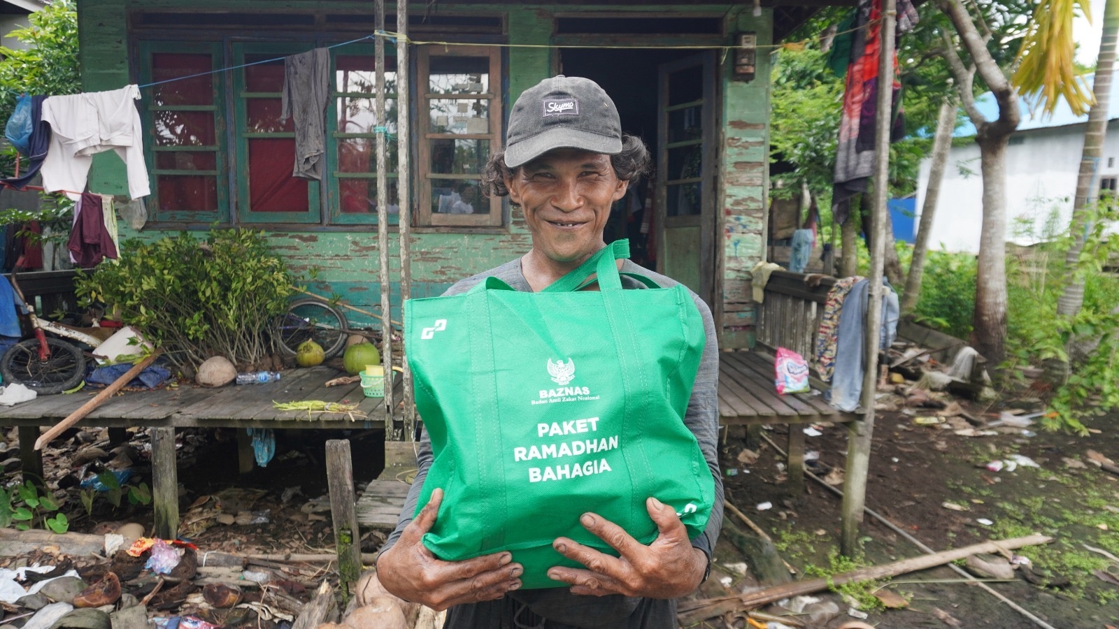 Pay Zakat to Alleviate Poverty in Indonesia