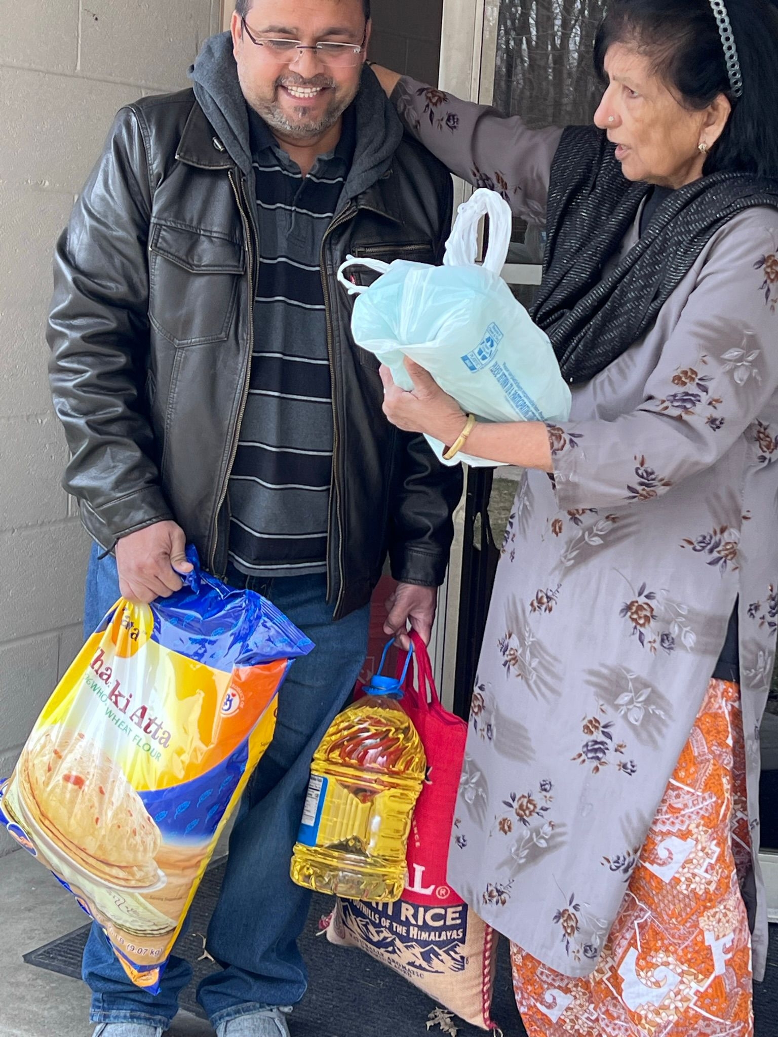 Providing Food baskets to 200 legal immigrants