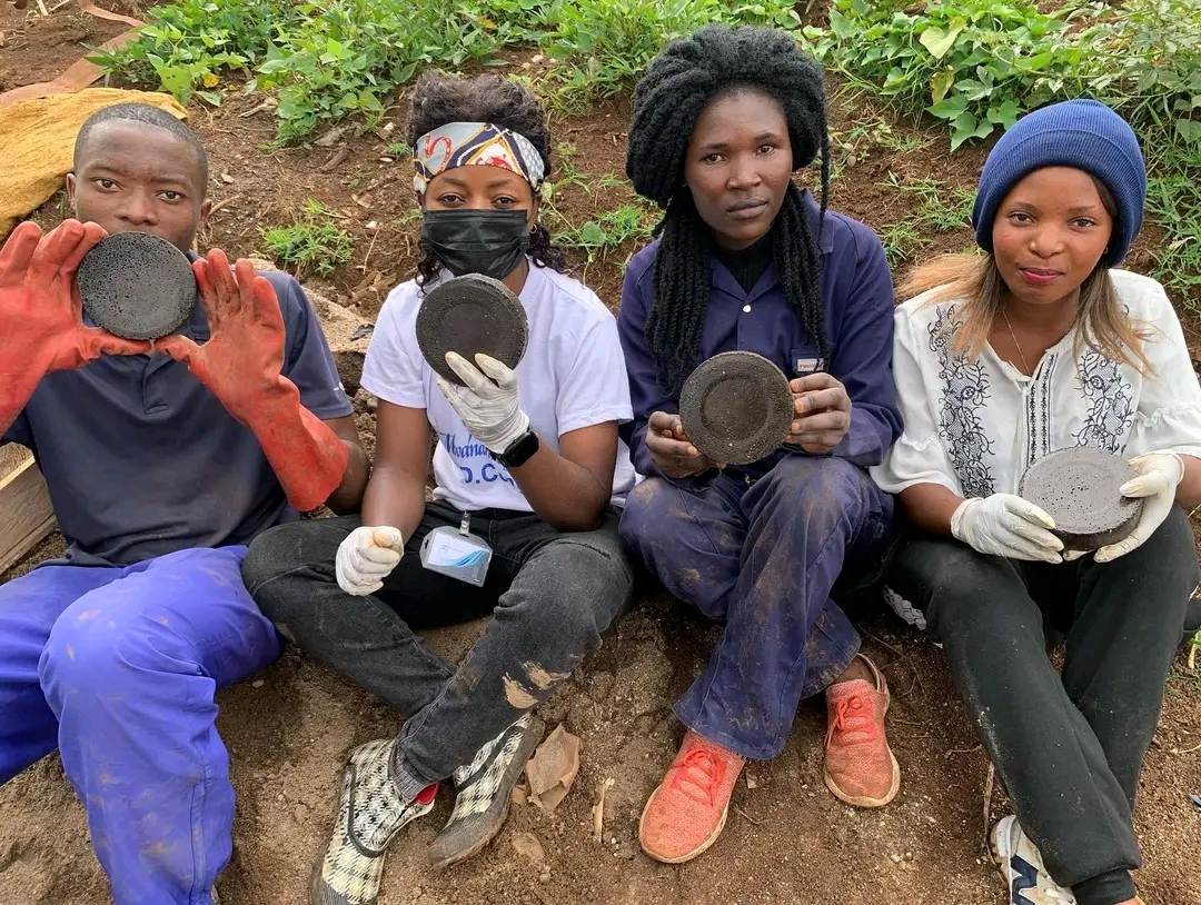 Transform plastic waste in pavers in DRC