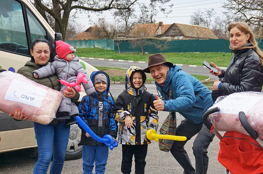 Mobile Aid for Ukraine's Frontline Villages