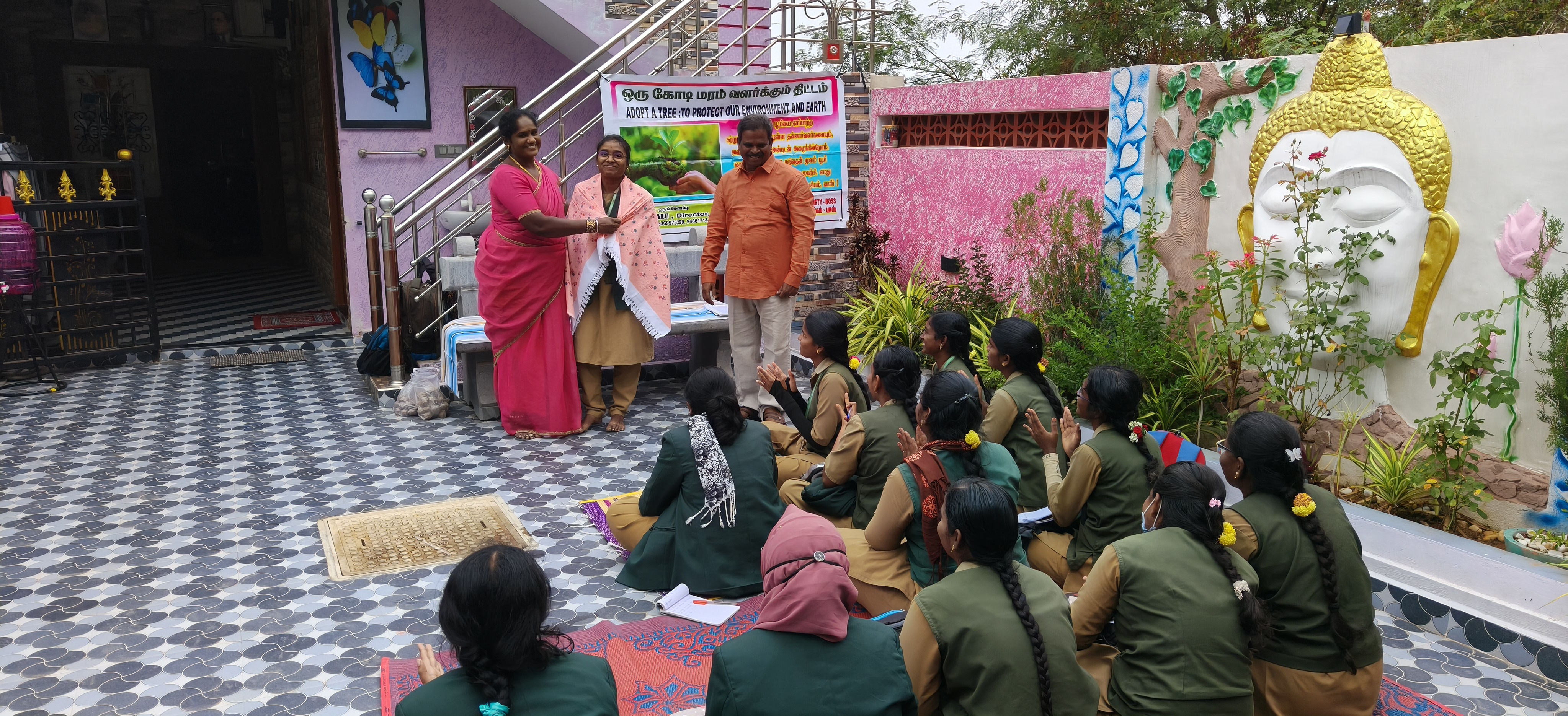 EFFECTIVE VOLUNTEERS ROLE IN  COMMUNITY SERVICES .