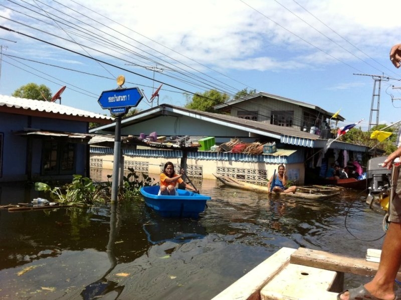 Support flood victims in Thailand